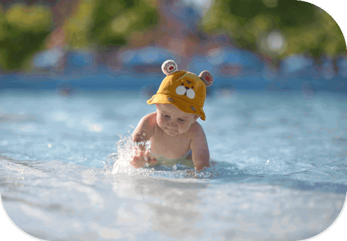 cuidar la piel del bebé en piscina y playa